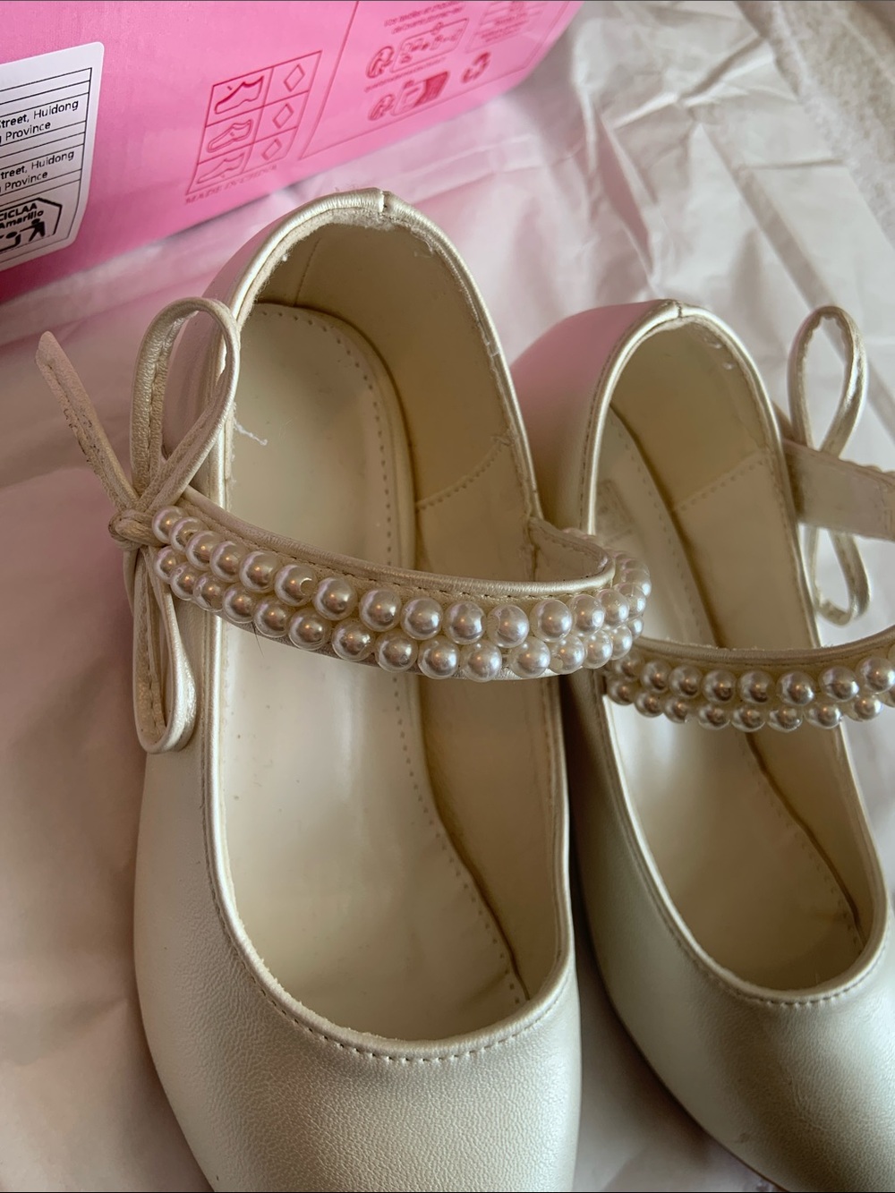 Girls Pearl Strap Cream Mary Jane Dress Shoes - Picture 11 of 12